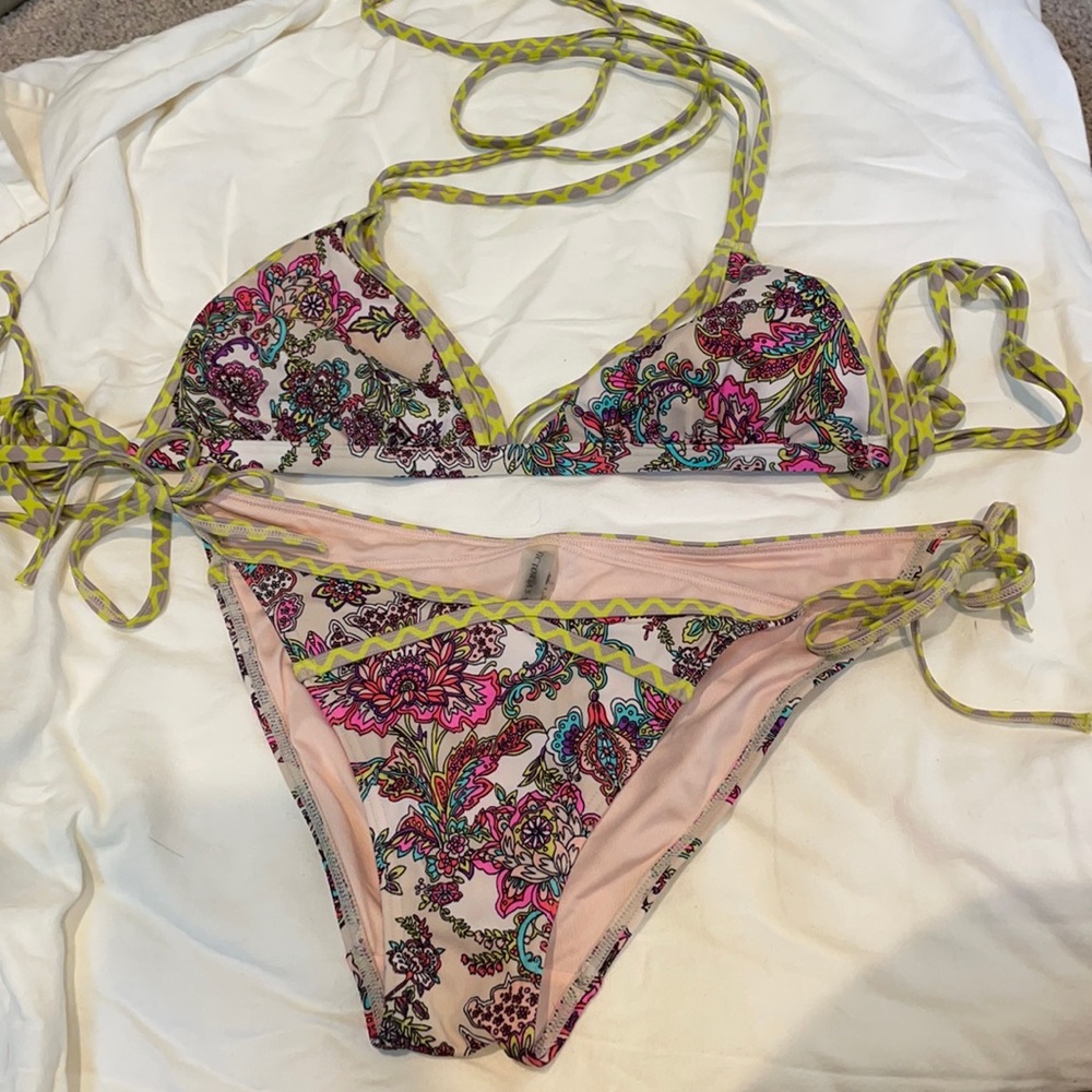 Victoria Secret Bikini Set M. top and Sm bottoms